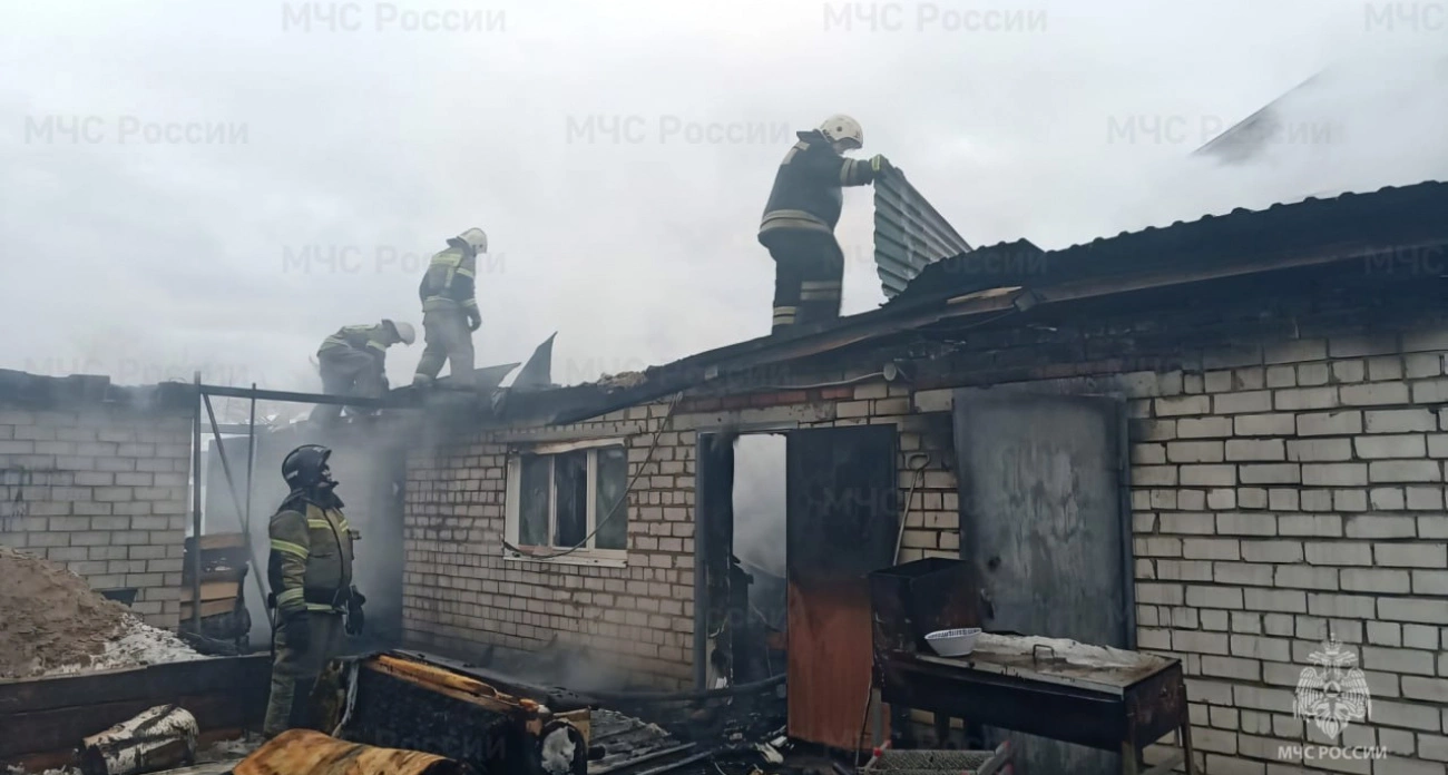 Фото к статье: В Чувашии новогодняя ночь обошлась без пожаров: первый пожар произошел утром