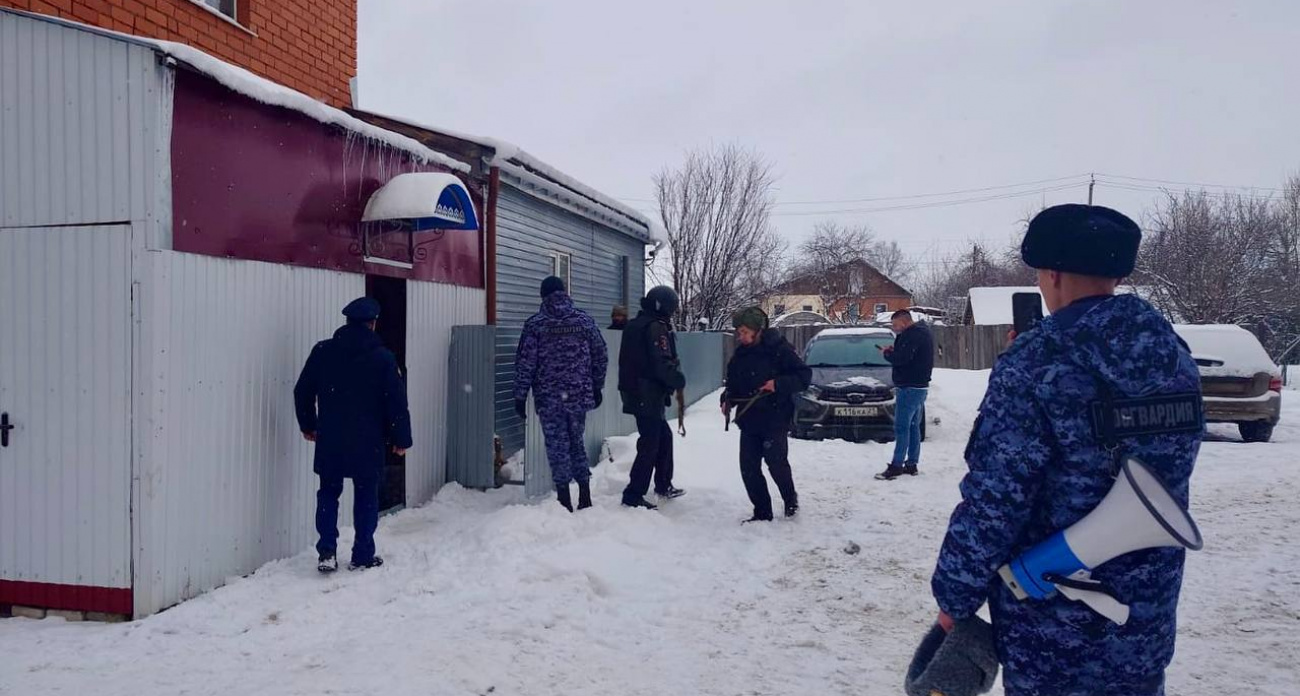 Фото к статье: В Вурнары съехались силовики по сообщению о звуках выстрелов