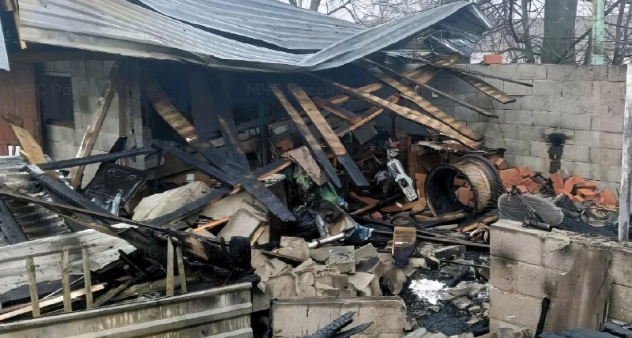 Фото к статье: Мужчина в Атнашево случайно устроил взрыв из газовых баллонов, пытаясь избавиться от мусора