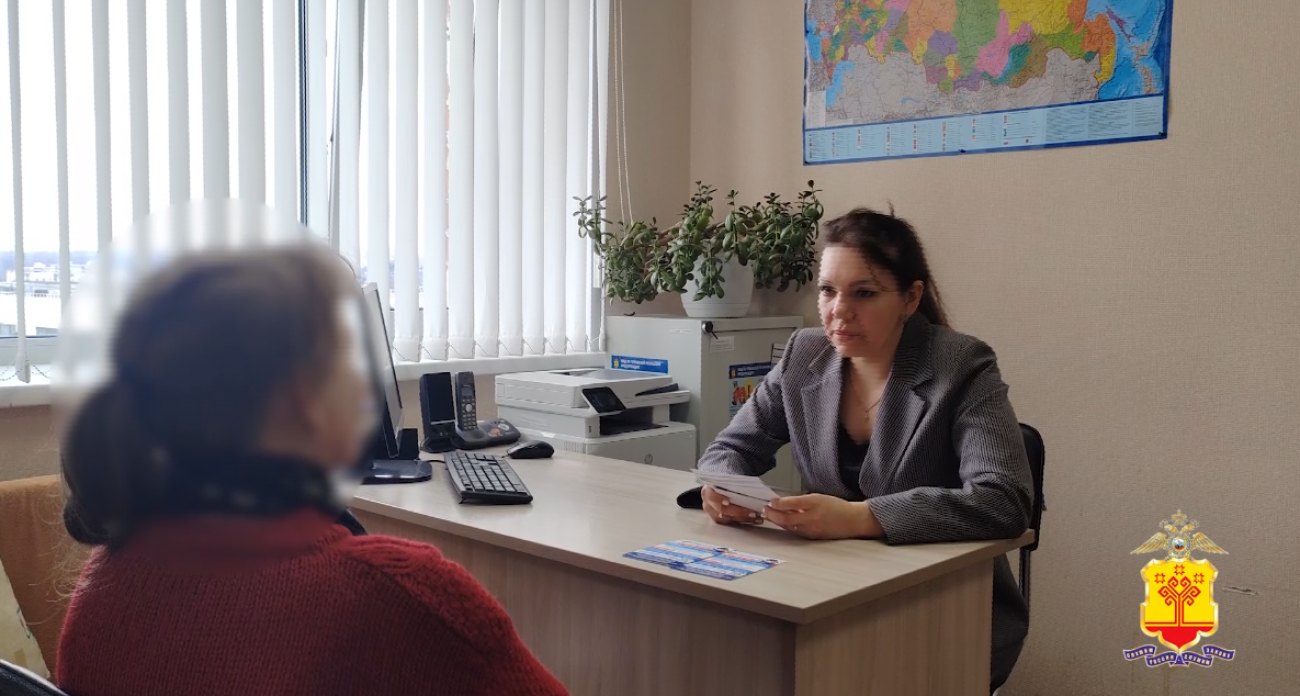 Фото к статье: Оперативник спас пенсионерку из Чувашии от потери квартиры, сыграв роль риелтора