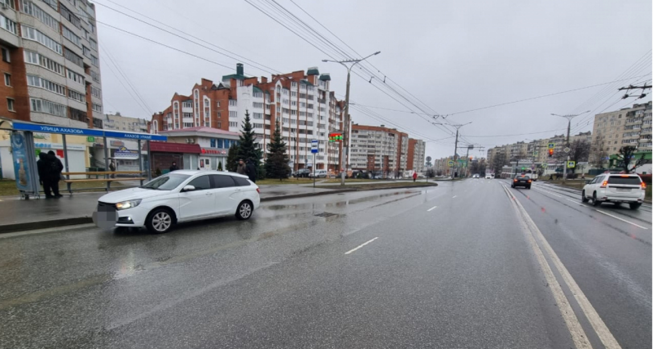 Фото к статье: В Чебоксарах 18-летняя студентка на ходу выпрыгнула из машины после замечания водителя