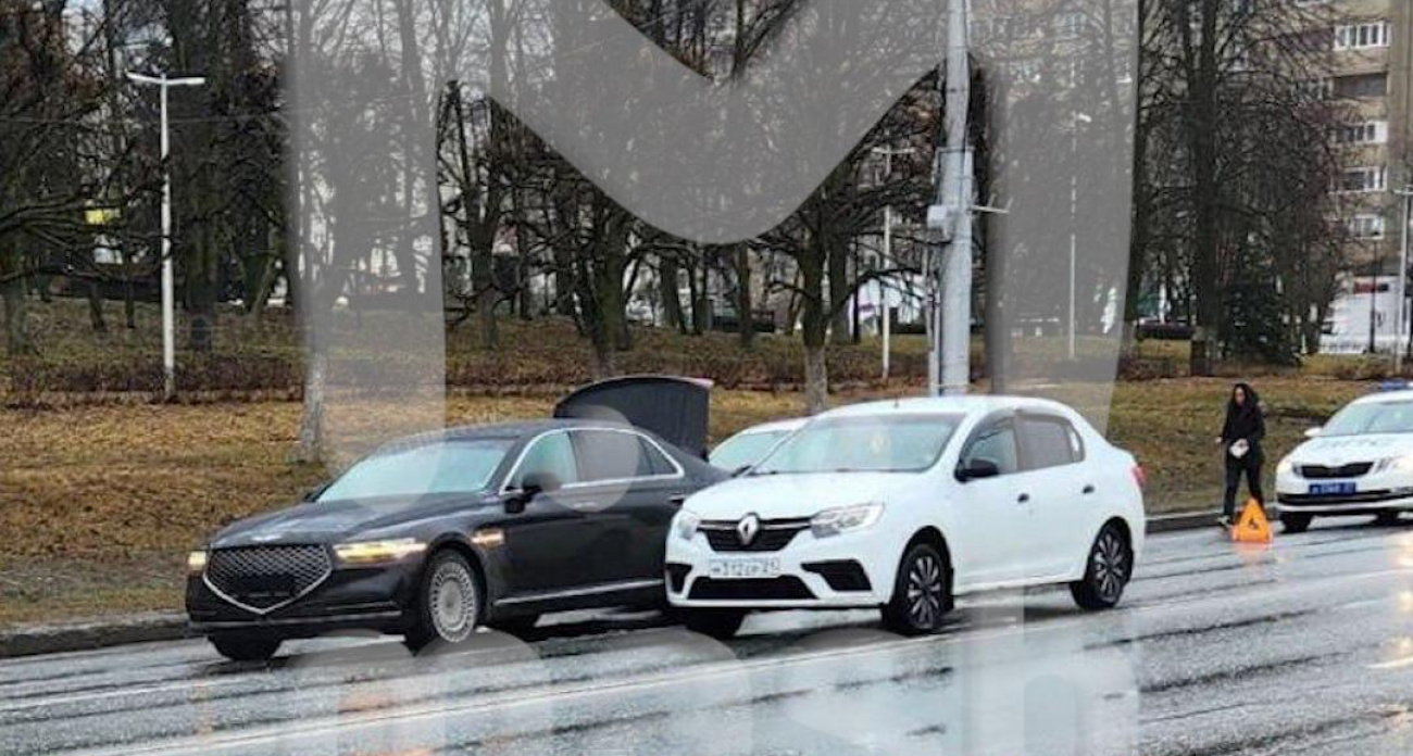 Фото к статье: Машина главы Чувашии попала в ДТП в Чебоксарах
