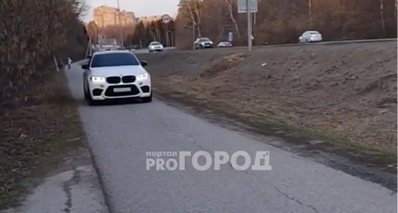 Фото к статье: Полицейские отыскали водителя BMW Х6, который прокатился по велопешеходной дорожке с людьми в Чебоксарах