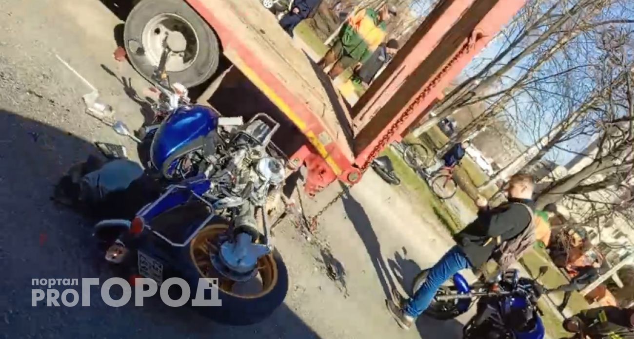 Фото к статье: Мотоциклист врезался в прицеп грузовика в Чебоксарах