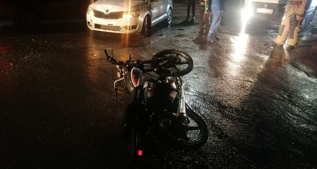 В Чувашии подросток на питбайке дважды попал в аварию: пытался сбежать от сотрудников ДПС