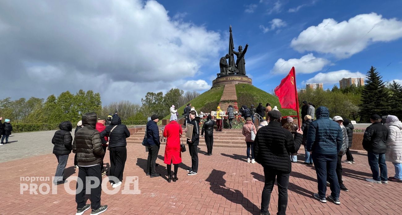 В Чебоксарах взяли под круглосуточную охрану монумент Славы с Вечным огнем, который оплевали подростки