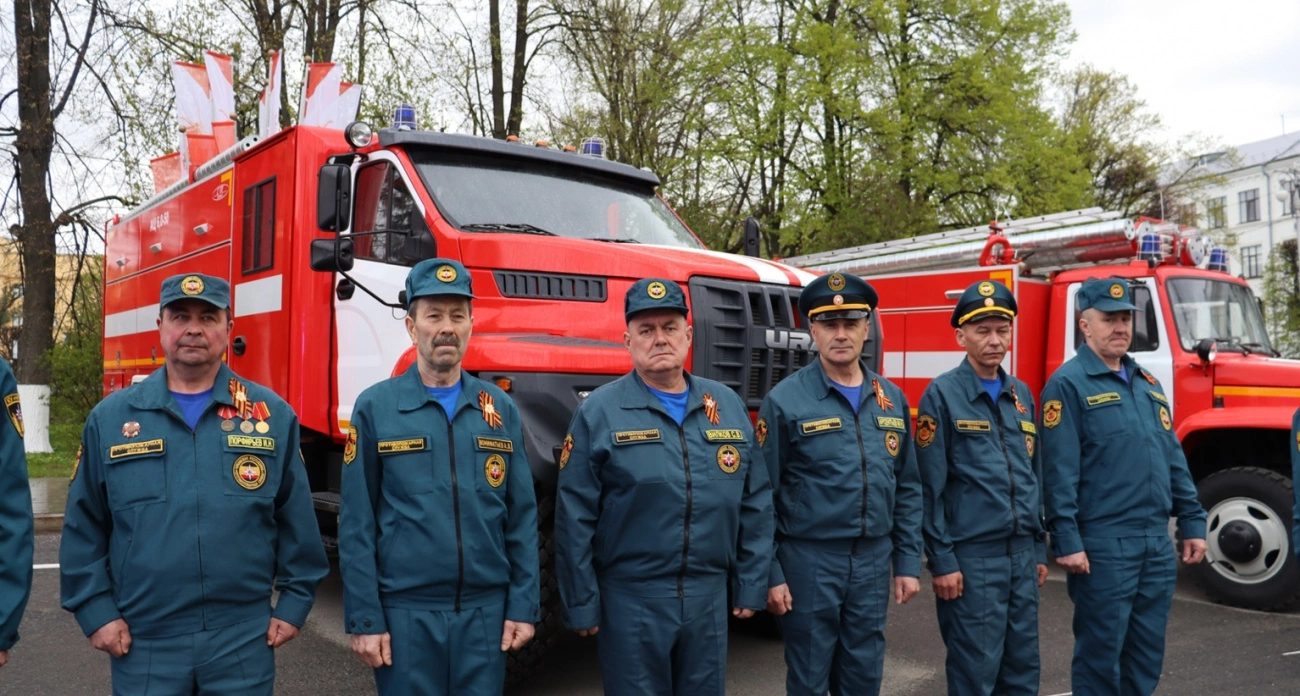 Фото к статье: В Чувашии пожарные части получили новые автомобили в честь праздника