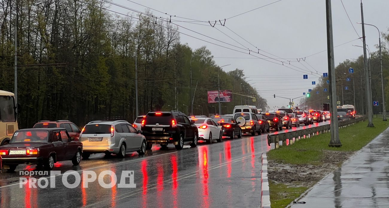 Дороги в Чебоксарах сковали десятибалльные пробки: горожане разъезжаются на майские праздники