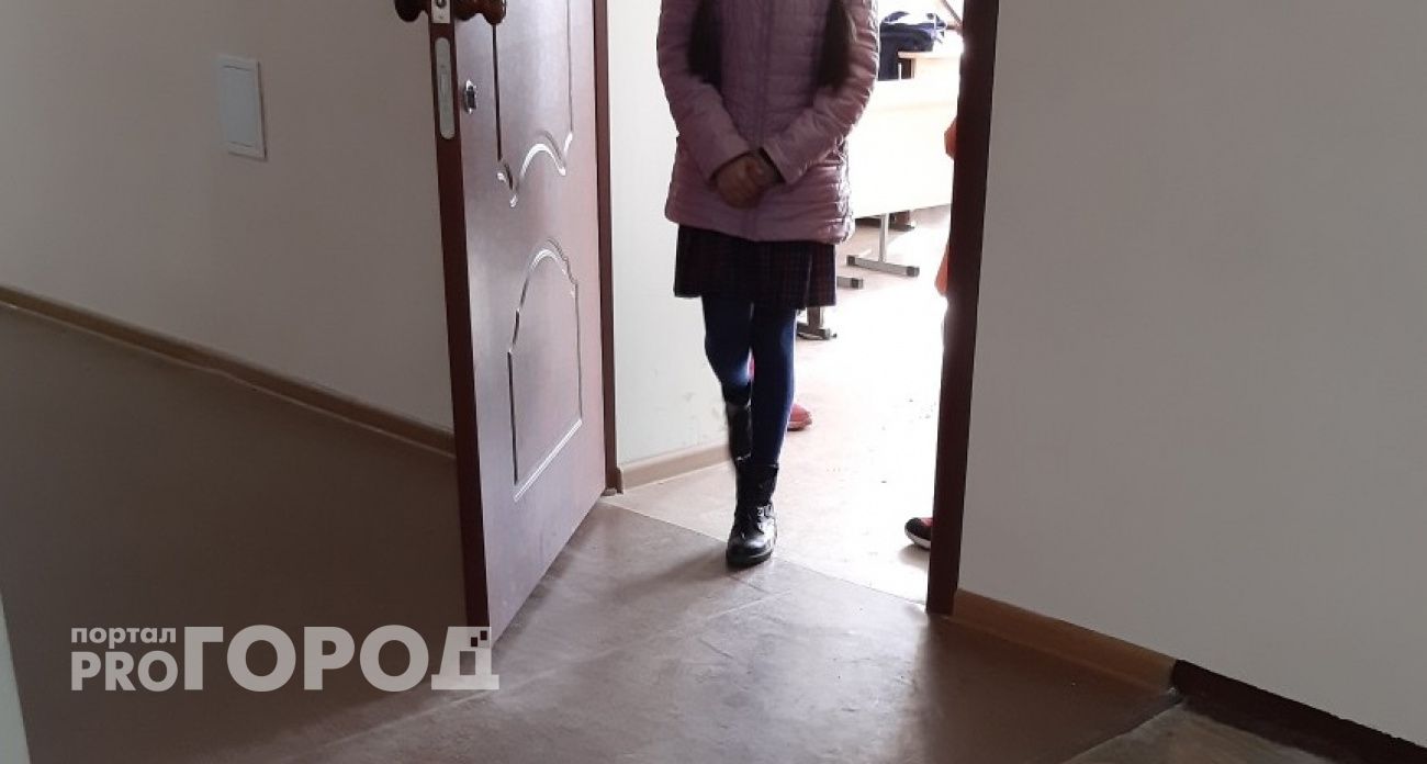 Семиклассница из Чувашии отправила фото банковских карт родителей, чтобы избежать "штрафа"