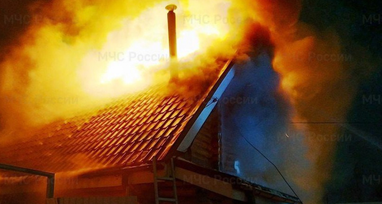 Два дачных дома сгорели в Чувашии за одну ночь
