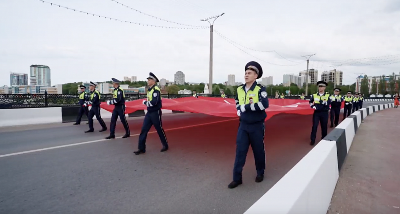 В Чебоксарах развернут Знамя Победы в память о героях-фронтовиках