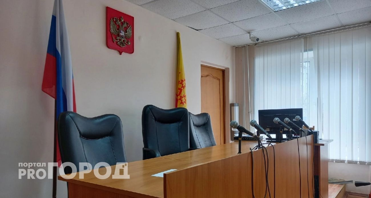 В Алатыре пьяный молодой человек ограбил двух подростков, угрожая сбросить их с моста