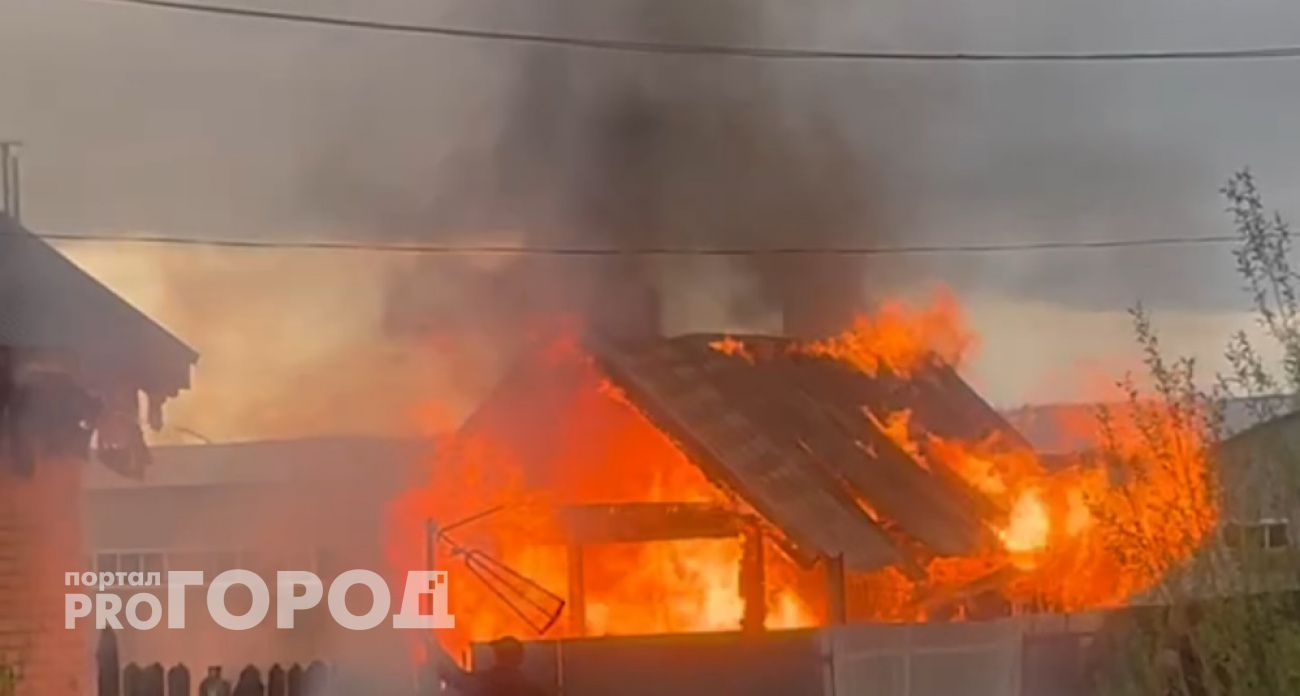 В Чебоксарском районе загорелась баня: от огня спасают ближайший к ней дом