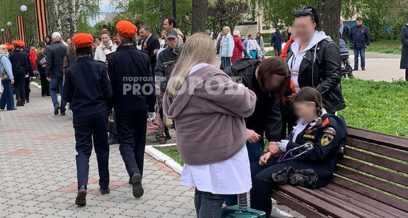 На праздновании Дня Победы в Новочебоксарске нескольким кадетам стало плохо