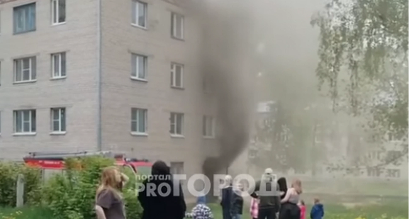 Фото к статье: В Новочебоксарске загорелась комната в общежитии
