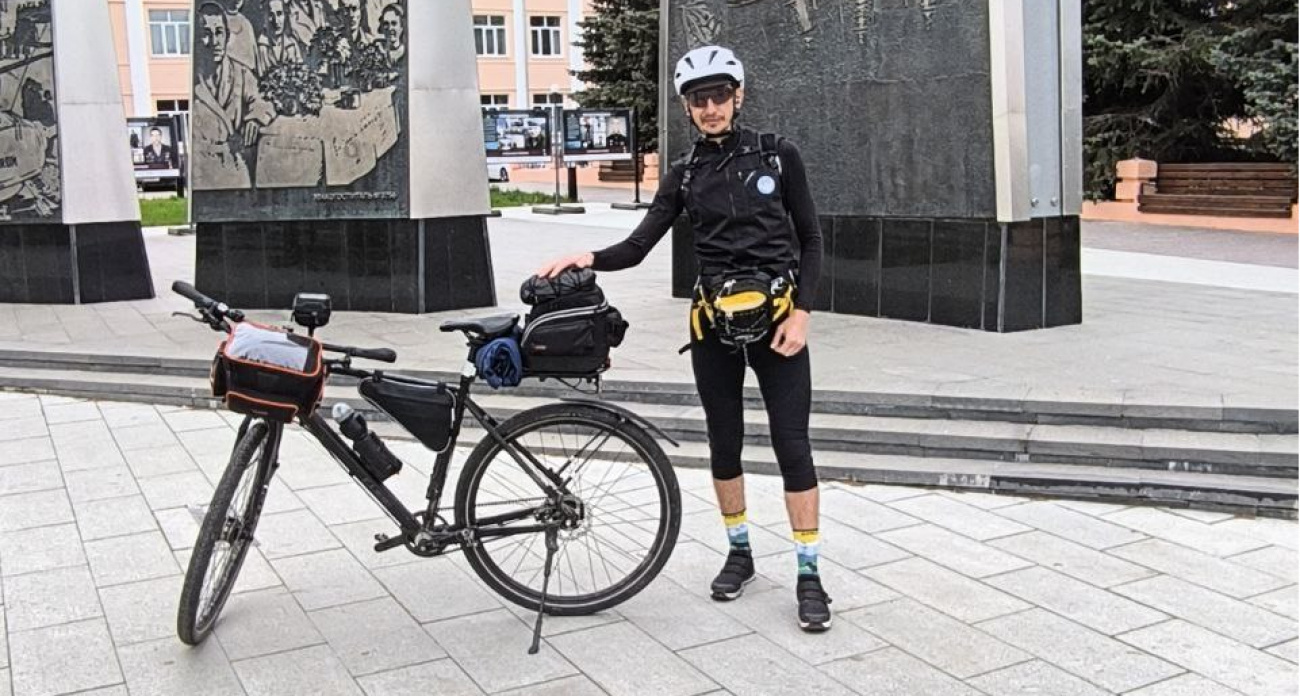 Через всю страну на велике: путешественник заехал в Чебоксары в память о своем отце