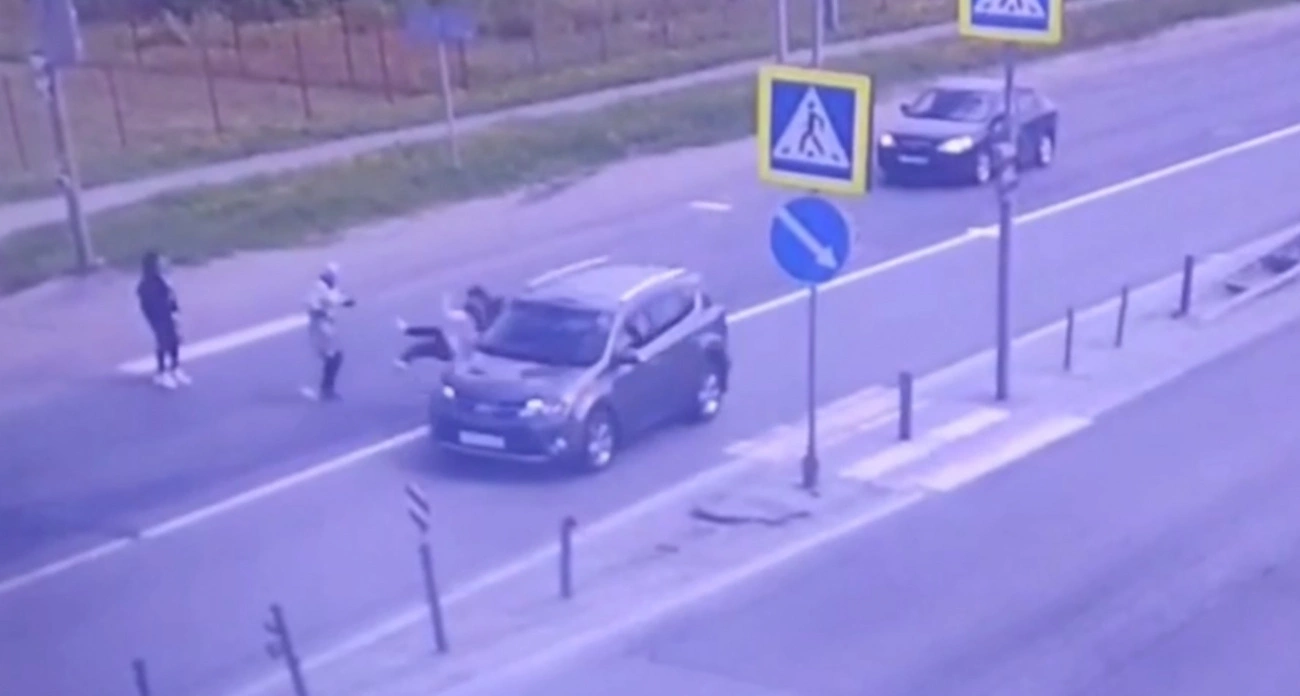 Фото к статье: В ДТП в Кугесях, где иномарка сбила людей на пешеходном переходе, пострадал ребенок
