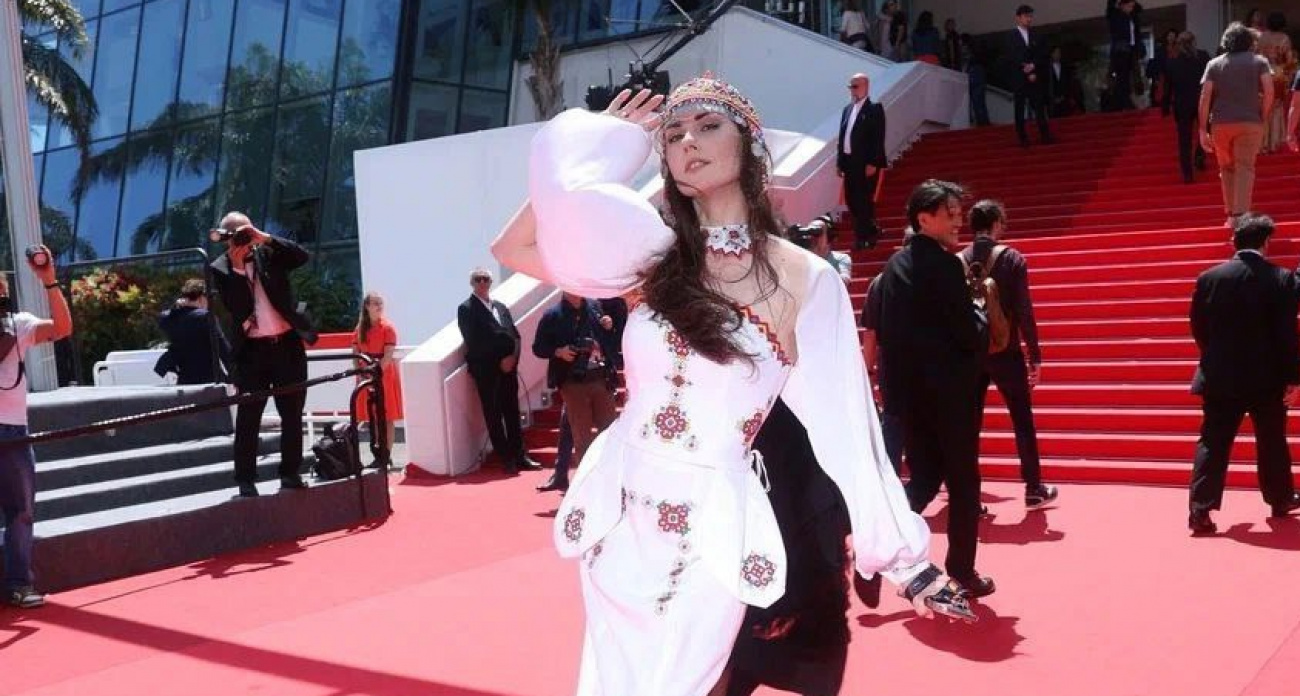 Актриса и продюсер из Чебоксар появилась на Каннском фестивале в чувашском национальном костюме