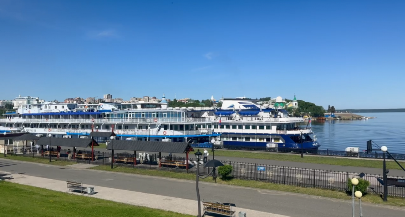 Флот круизных теплоходов пришвартовался в Чебоксарах