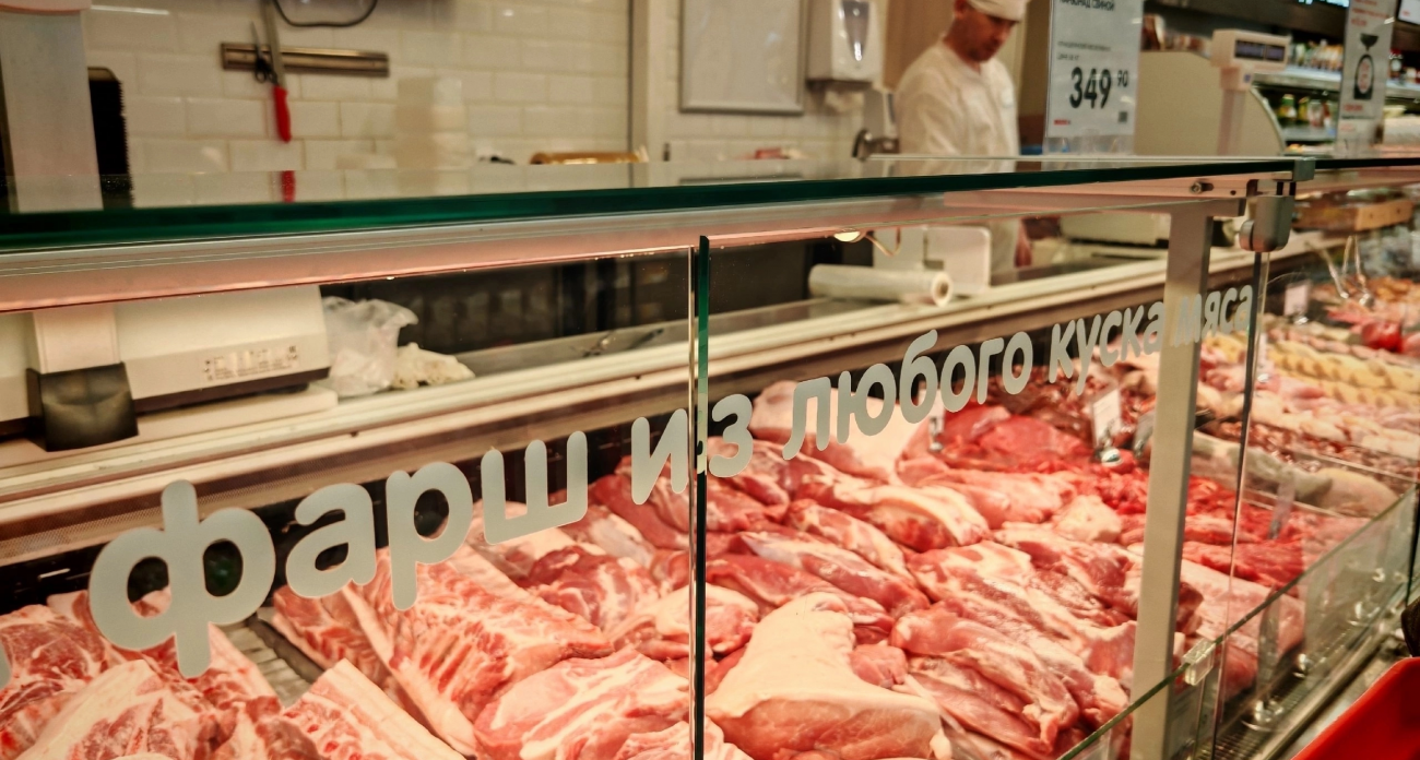 Размораживаю мясо только так: этот способ убивает все бактерии за полчаса