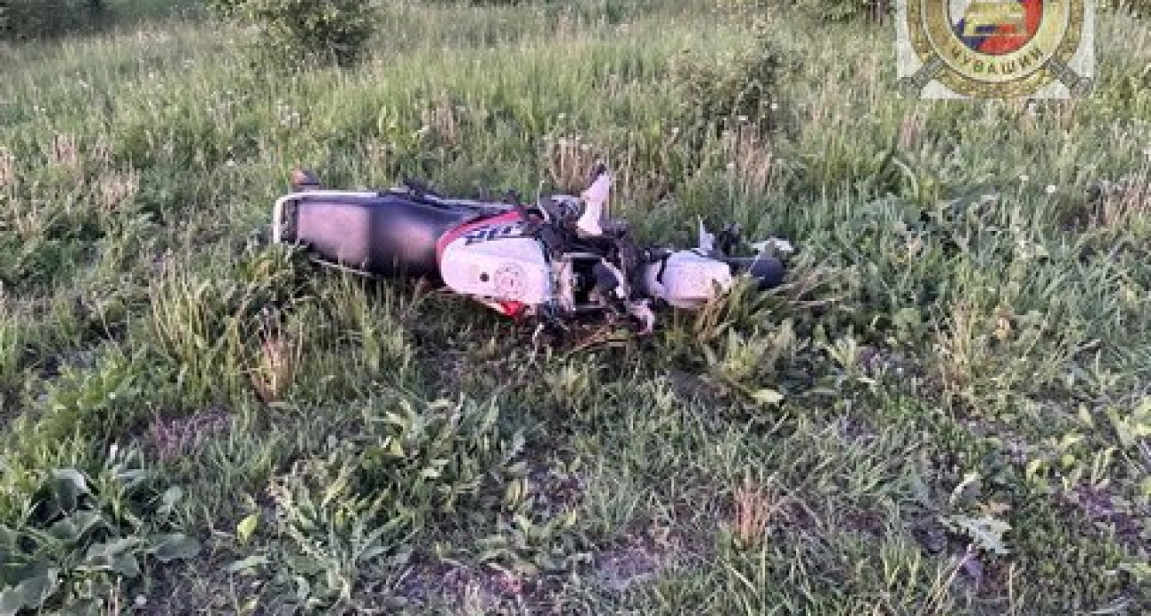 Мотоцикл без номеров попал в аварию в Алатыре: пострадали двое