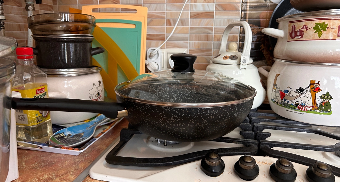 Так делали еще наши бабушки: превратите старую сковороду в антипригарную за 5 минут