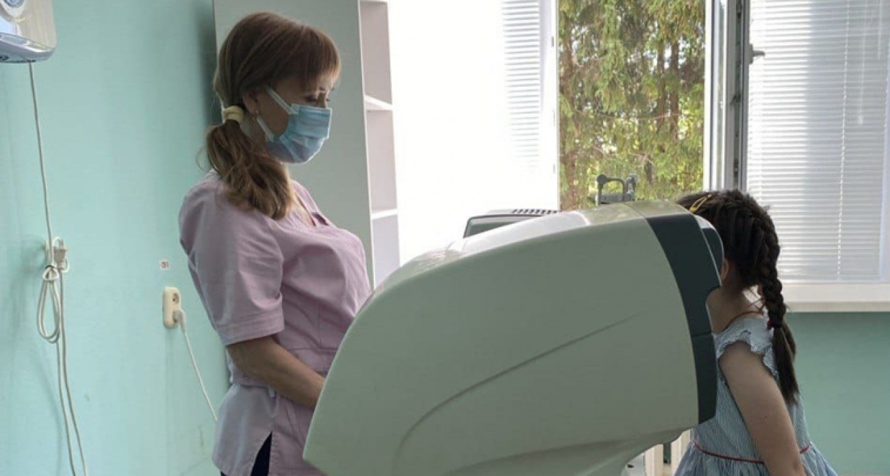 Чебоксарские офтальмологи бесплатно проверили зрение у сотни детей за один день