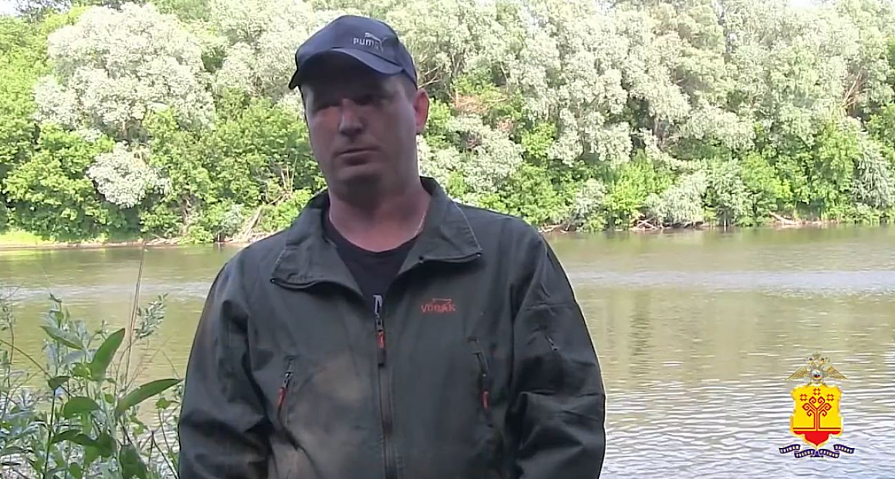 Рабочий из Чувашии на лодке спас четверых детей, которые могли утонуть вместе с погибшей девочкой в Алатыре