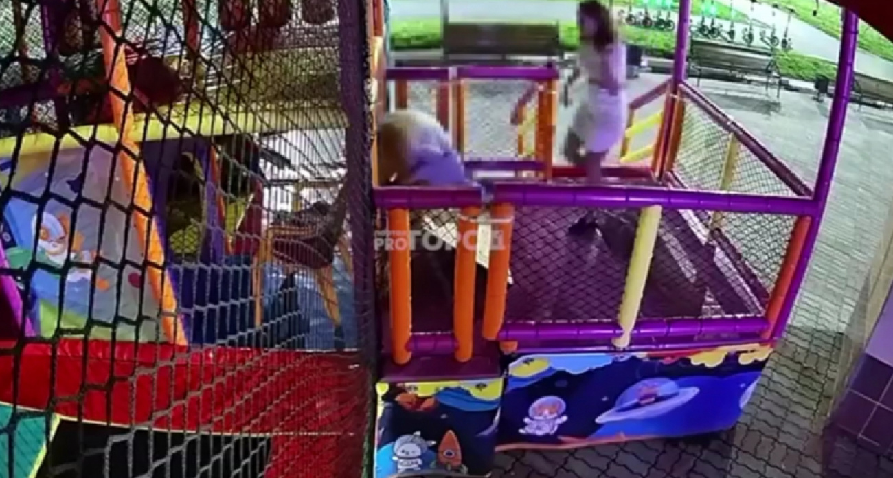 В Чебоксарах вычислили двух девушек, которые проникли на детские батуты