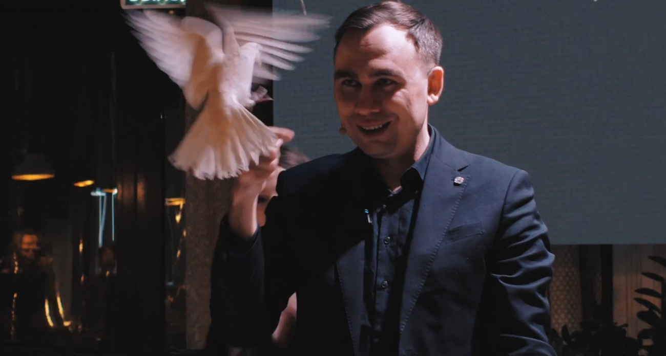 Голубь в шоколаде и кролик на пенсии: чебоксарский фокусник рассказал об особенностях работы с животными