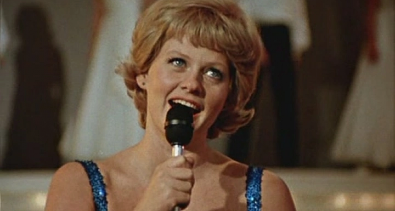 Вспомним вместе: сможете ли вы узнать советское кино по одной лишь строчке из песни?