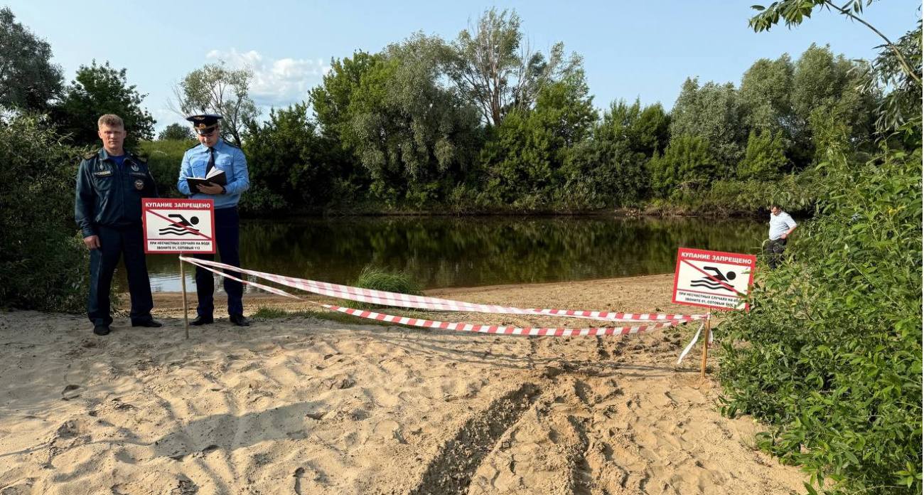 В Алатырском районе люди купаются в опасных местах без ограждений и знаков