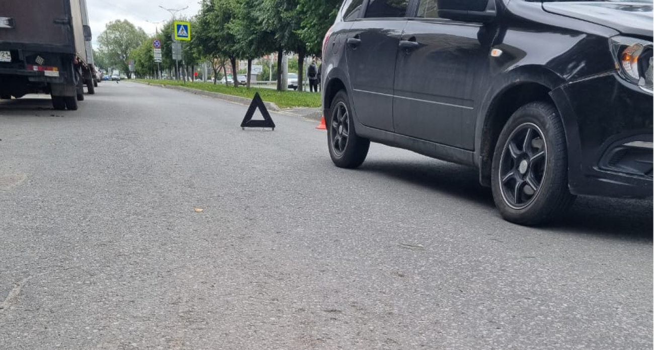 В Чебоксарах "Лада Гранта" сбила перебегавшего дорогу четвероклассника