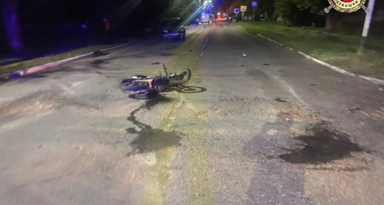 В Вурнарах питбайкер, регулярно нарушавший закон, вез школьника и попал в ДТП