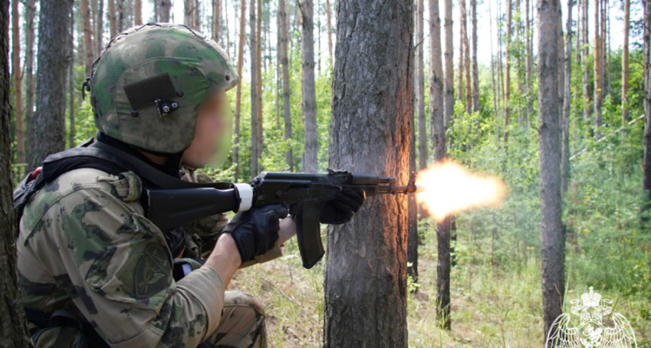 В Чувашии росгвардейцы бегали с оружием и использовали дроны, тренируясь обезвреживать террористов