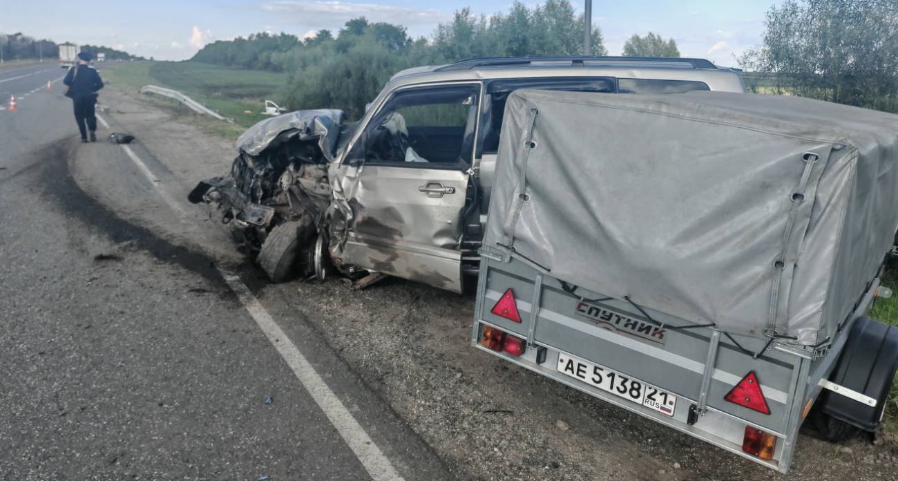 В Батыревском районе произошло ДТП с двумя погибшими: водитель не успел завершить обгон и погубил семейную пару
