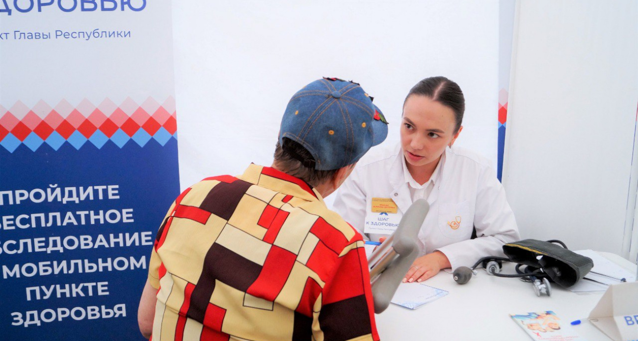 Скорая забрала женщину прямо из парка во время проверки здоровья в мобильном пункте Чебоксар