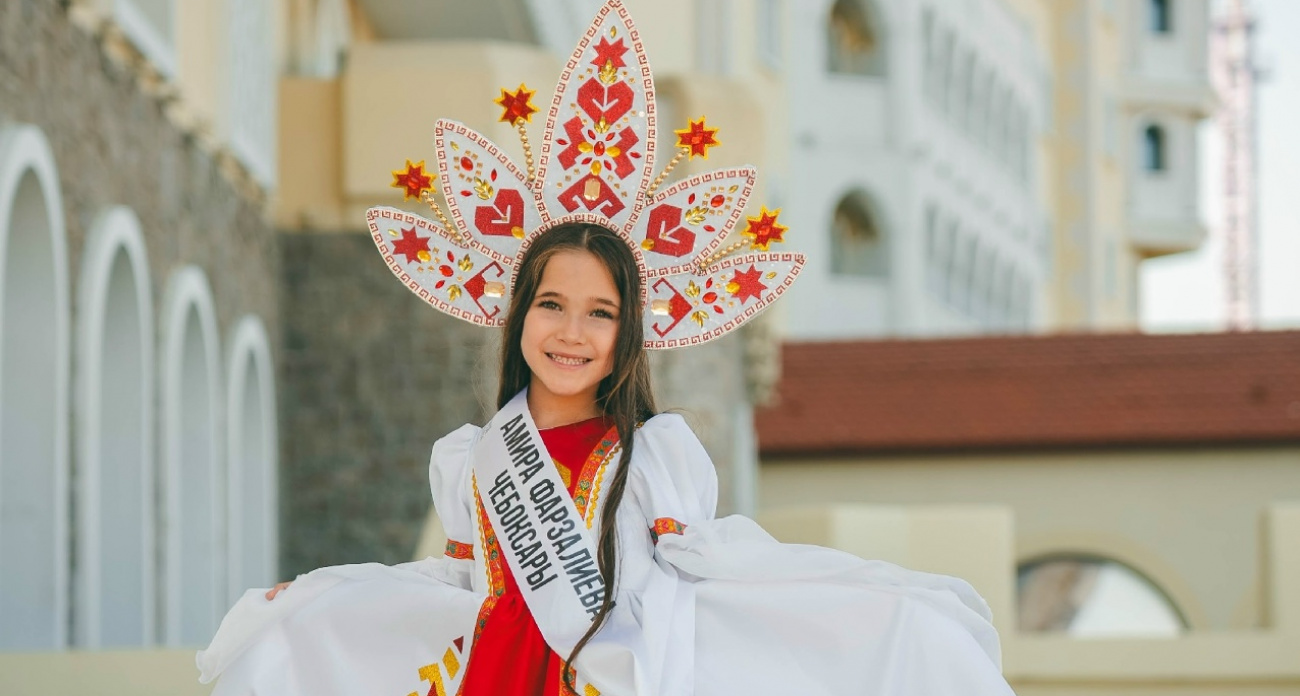 Семилетняя чебоксарка стала фотомоделью земного шара