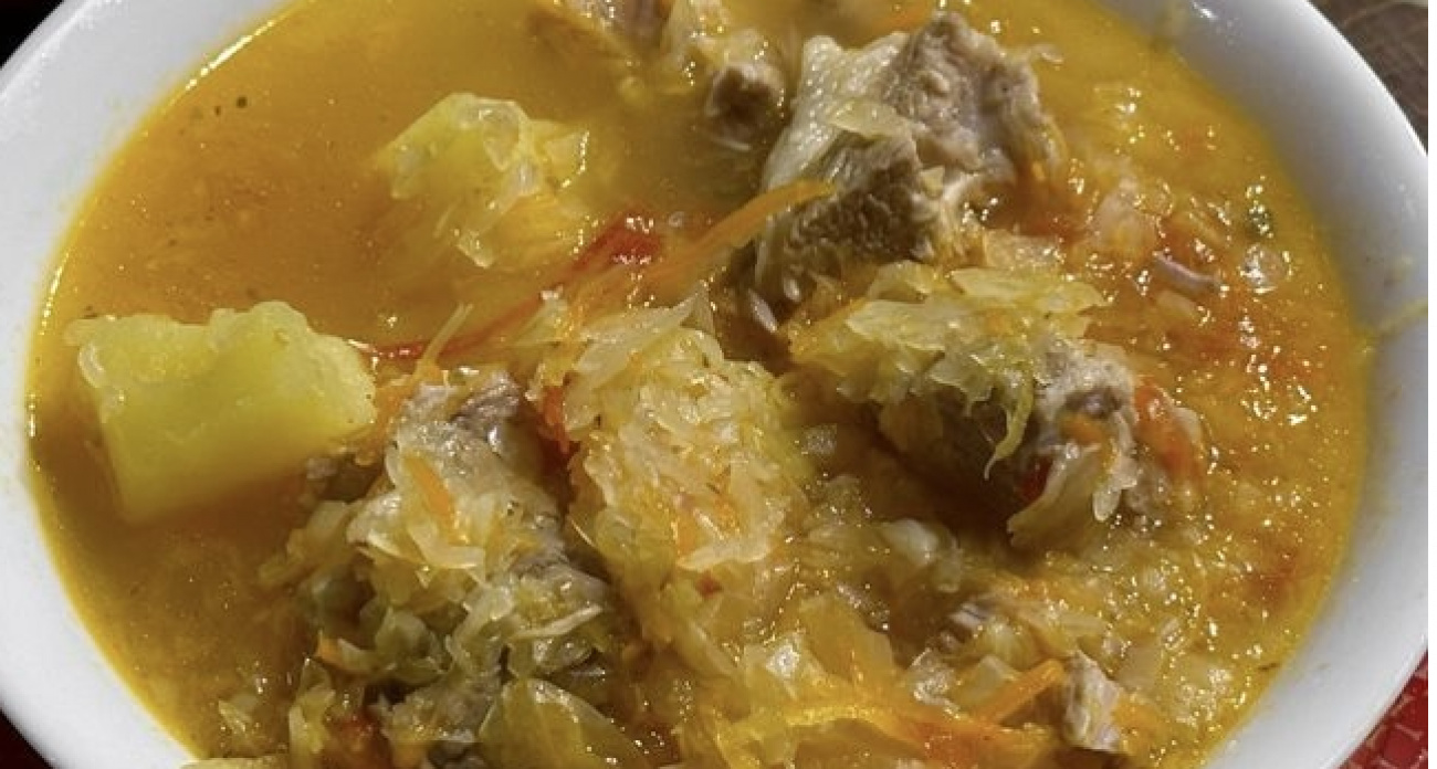 Шеф-повар поставил точку в вопросе: что в щи кладем первым - капусту или картофель