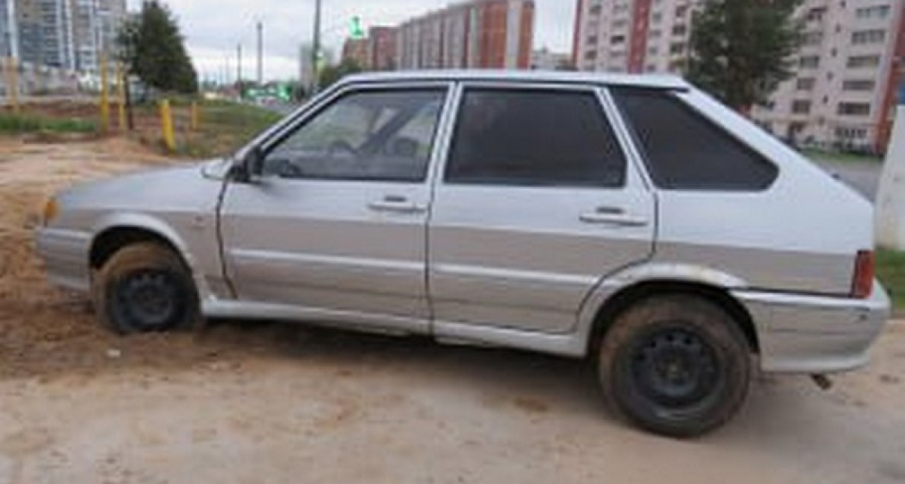 В Новочебоксарске подросток попытался скрыться после угона легковушки