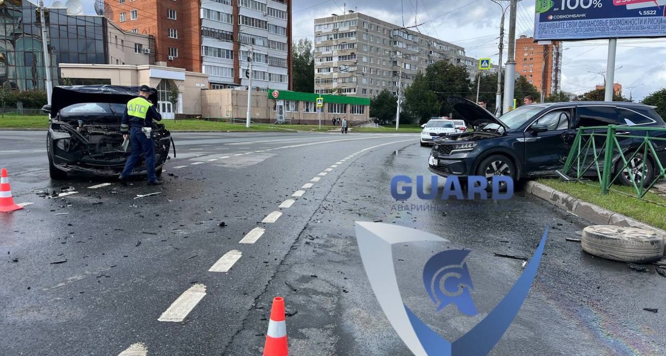 В Чебоксарах столкнулись Haval и Kia: на месте работают спецслужбы