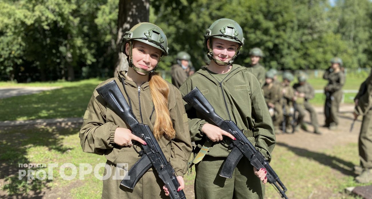 Днем стрельба и тактика, вечером дискотека: как проходит смена в детском военно-спортивном лагере для юных патриотов из Чувашии
