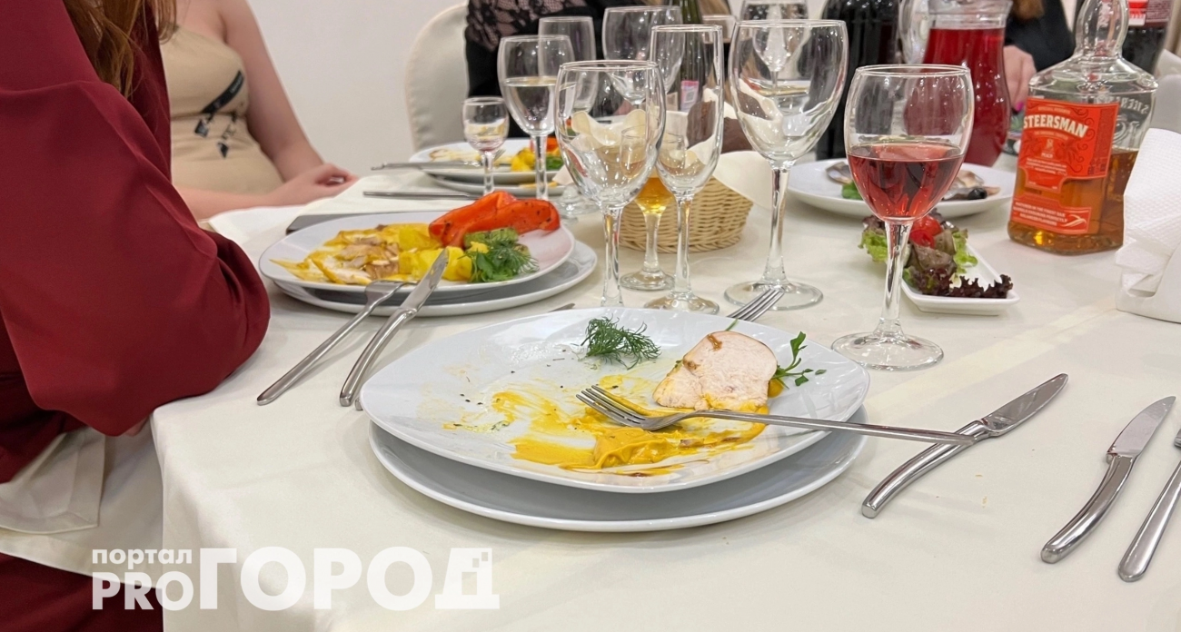 Контролируйте себя за столом: эта привычка с первой секунды выдает низкий интеллект