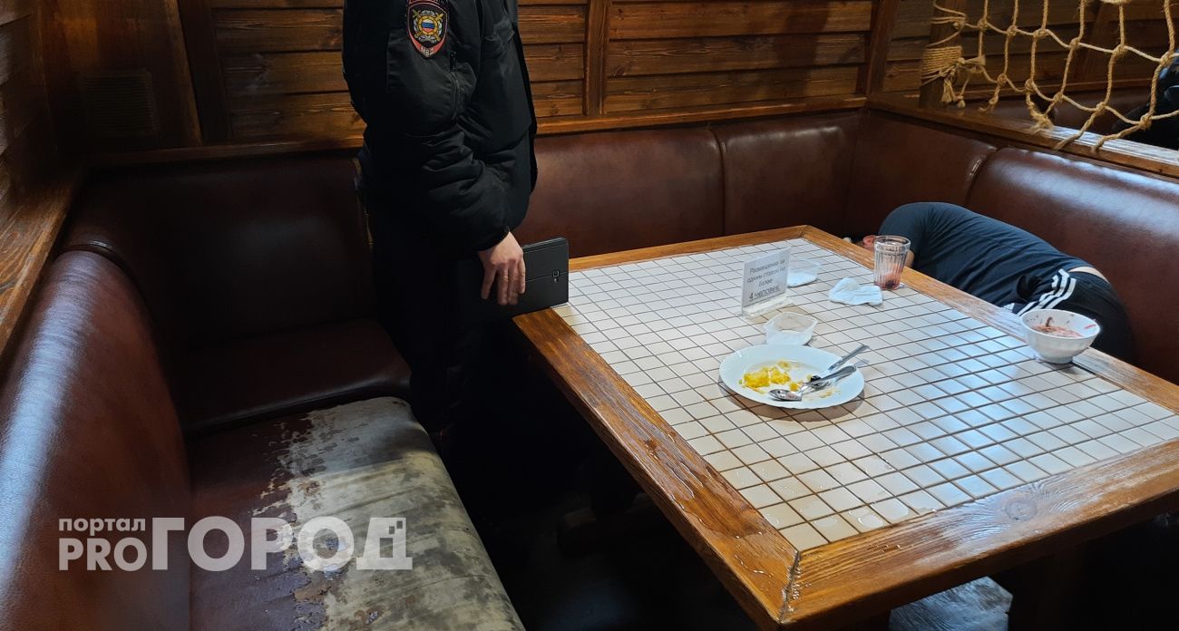 Пьяный мужчина из Чувашии угнал уазик, но тут же опрокинул его