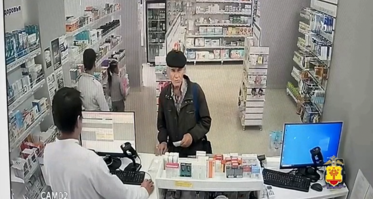 В Чебоксарах ищут пожилого мужчину, который заплатил чужой картой в аптеке