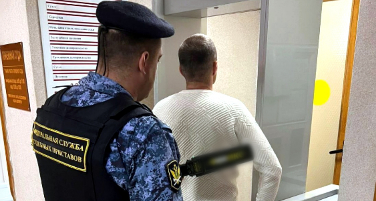 Житель Чувашии явился в суд с ножом