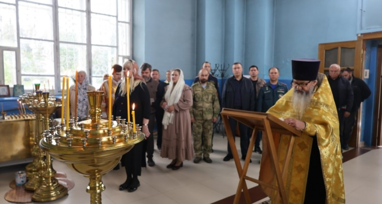 В чебоксарский храм привезли новые иконы с частицами мощей святых и помолились за победу русского солдата