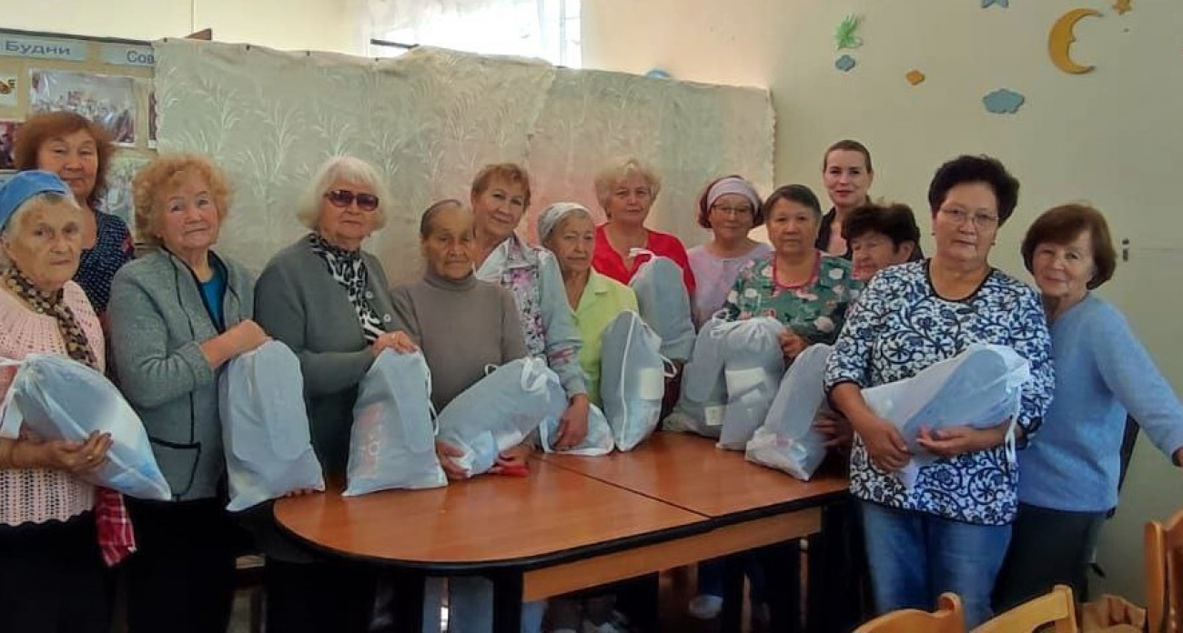 Пенсионерки из Чувашии собирают "рюкзаки помощи" для раненых бойцов СВО