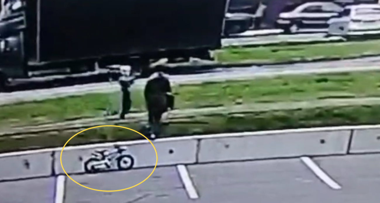 В Чебоксарах таксист ехал мимо и забрал оставленный ненадолго чужой детский велосипед