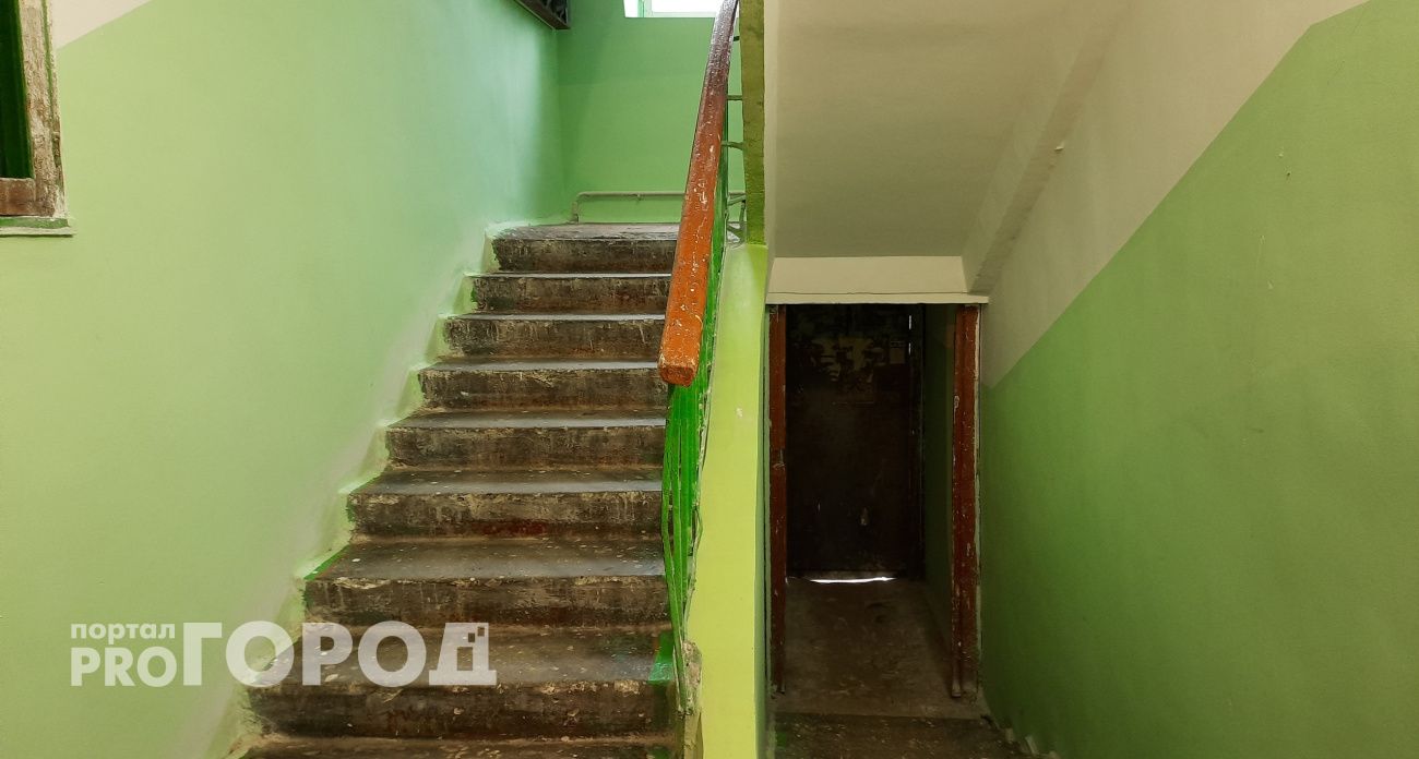 В Чебоксарах загоревшийся ночью питбайк повредил многоквартирный дом